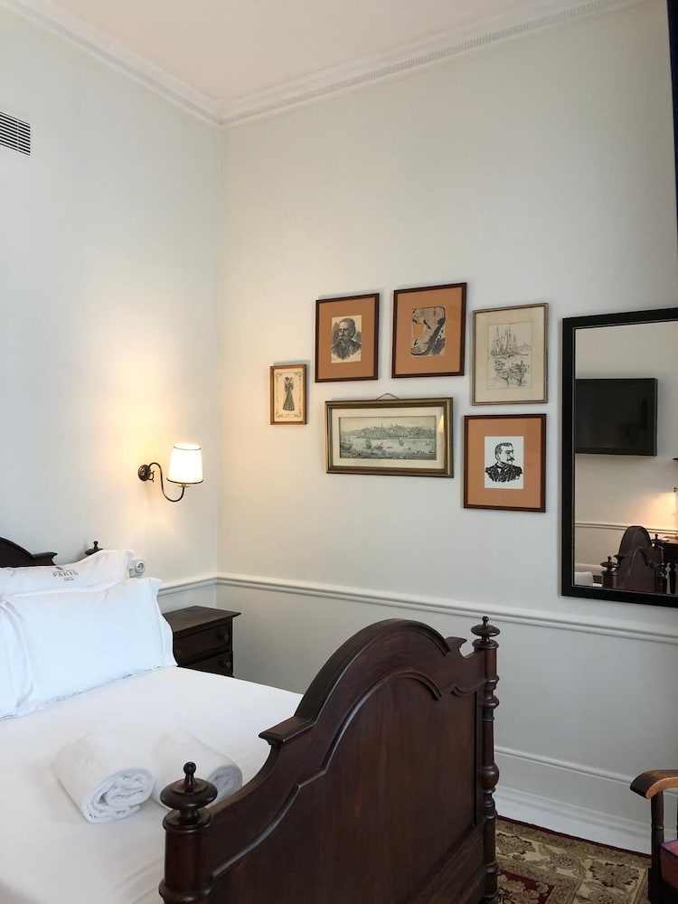 Deluxe Room - Photo 4