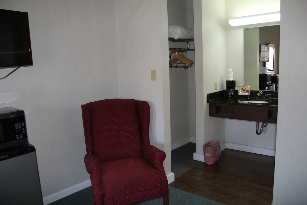 Single Room, 1 Queen Bed photo 3