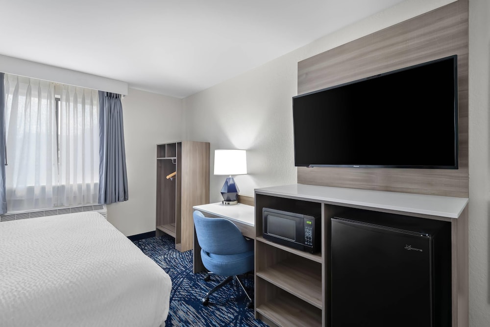 Room, 1 King Bed, Accessible, Non Smoking - Photo 2