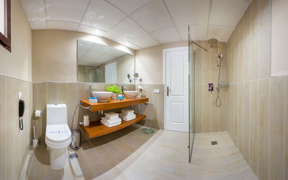 Suite, Pool View (2 Adults and 2 Children) - Photo 8