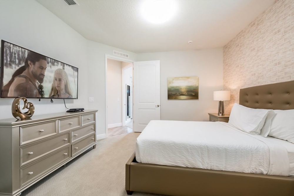 House, Multiple Beds