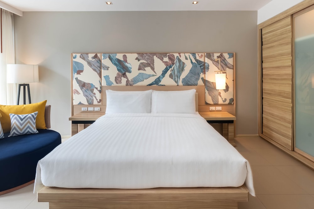 Suite, 2 Bedrooms - Photo 15