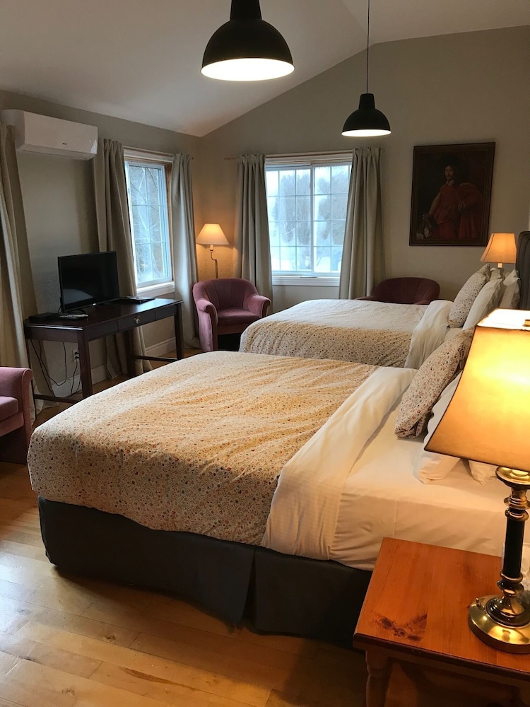 Room, 2 Queen Beds photo 1
