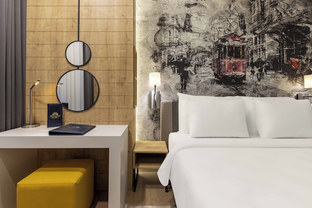 Junior Suite, 1 King Bed, Non Smoking photo 2