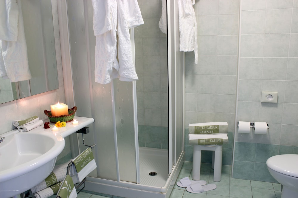 Standard Double or Twin Room - Photo 9