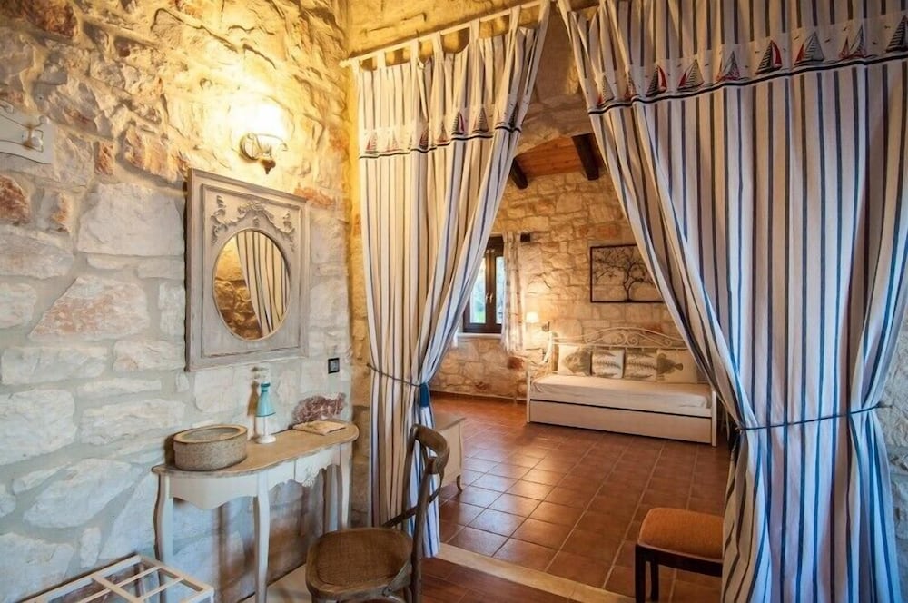 Villa photo 2
