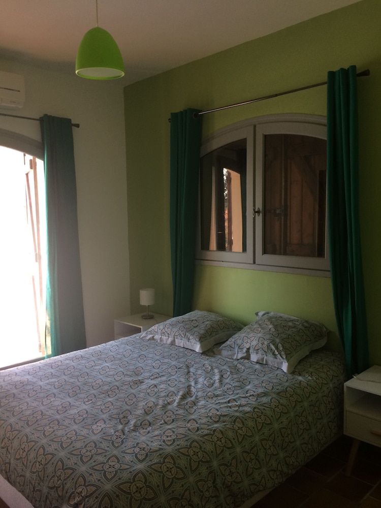 Comfort Room, Pool View