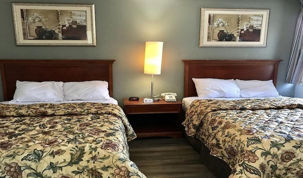 Traditional Double Room, 2 Queen Beds photo 2