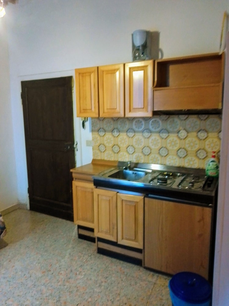 Traditional Triple Room with 1 Double Bed and 1 Single Bed photo 3