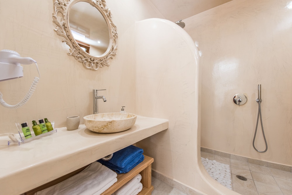 Classic Suite, Garden View (& private Jetted Tub) - Photo 6