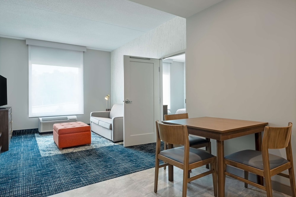 Suite, 1 Queen Bed - Photo 6