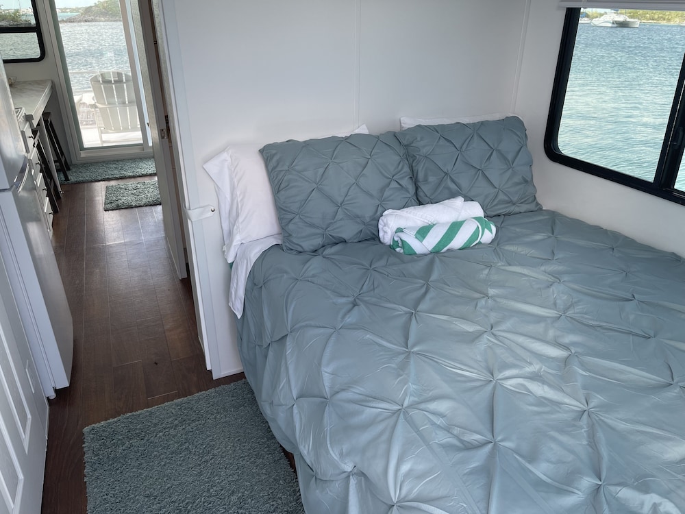 Panoramic Cabin, Ocean View, Overwater photo 2