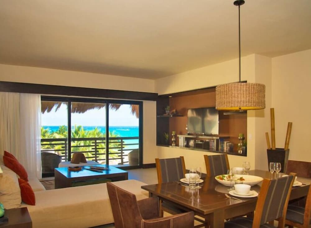 312 Penthouse, 2 Br