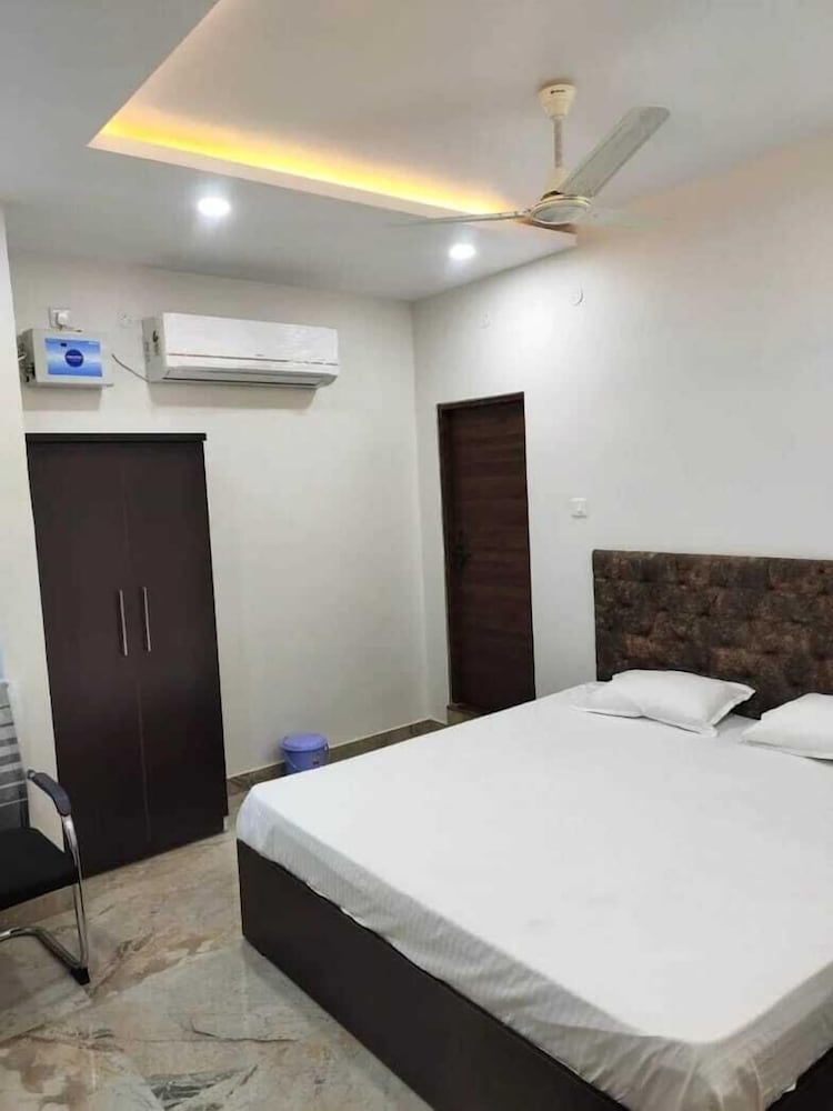 Deluxe Double Room, City View photo 2