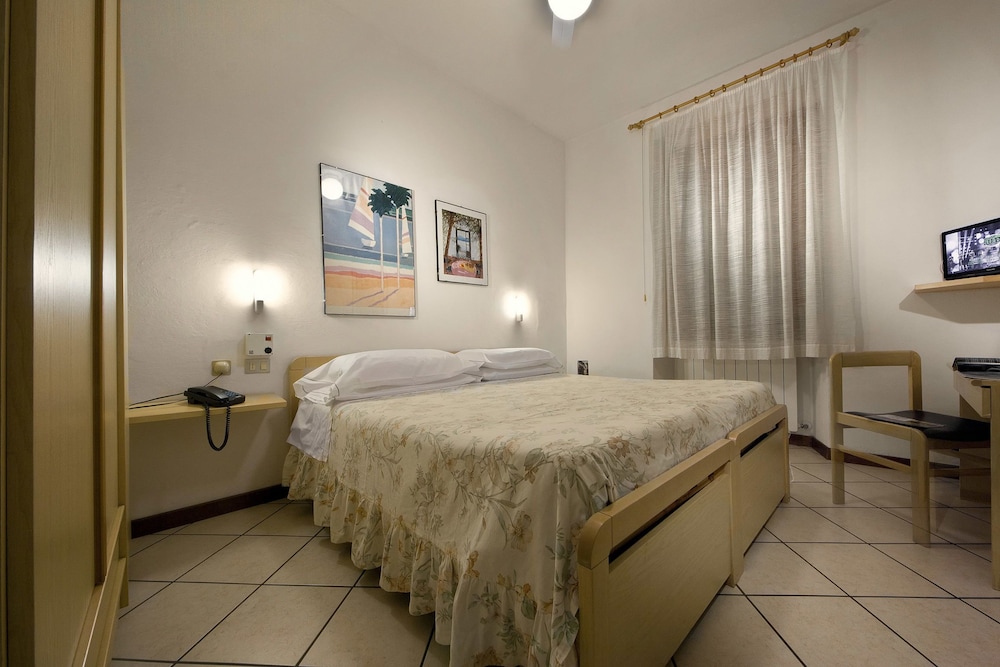 Double or Twin Room photo 2