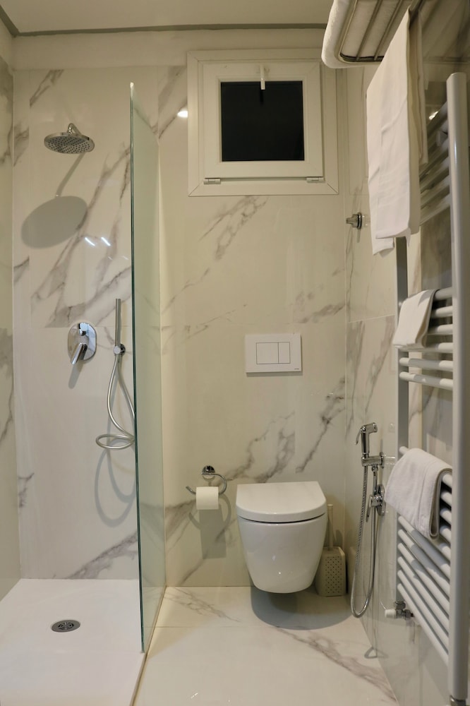 Double or Twin Room - Photo 3