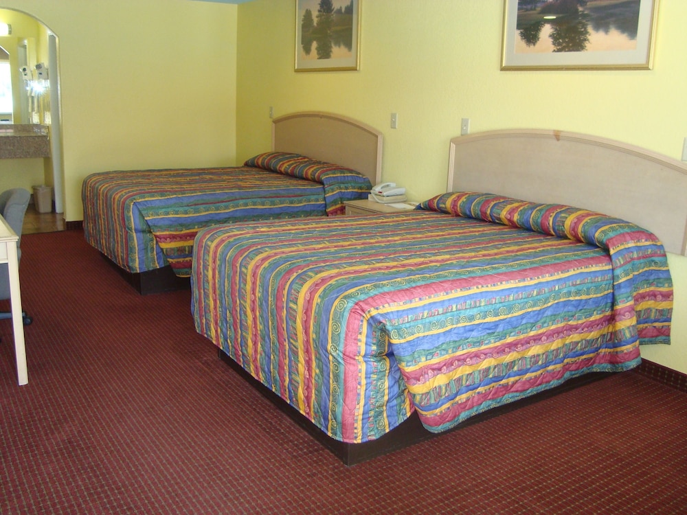 Basic Room, 2 Queen Beds