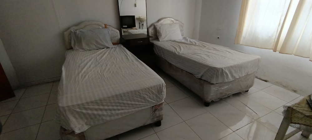 Twin Room - Photo 4