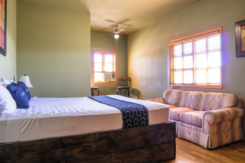 Superior Room, 1 King Bed photo 2