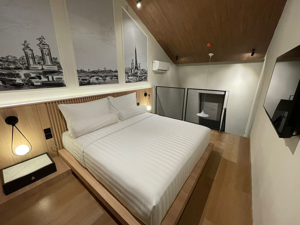 The Suite Loft Room.