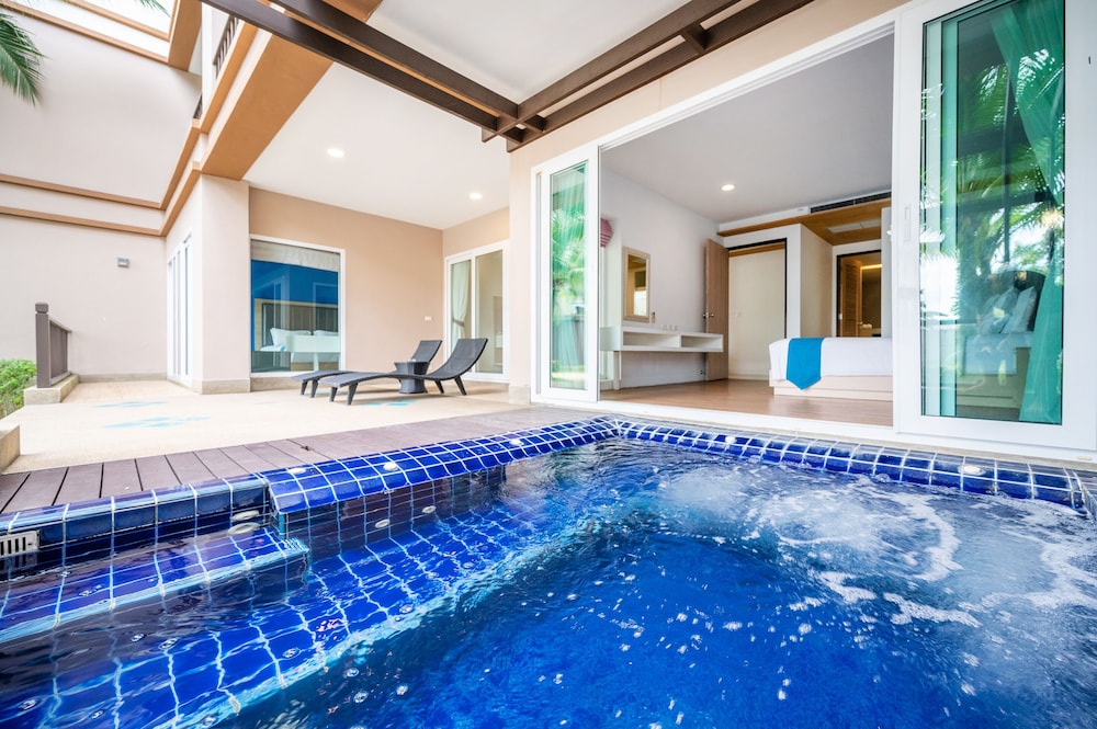 Family 2 Bedroom Suite Pool View Jacuzzi