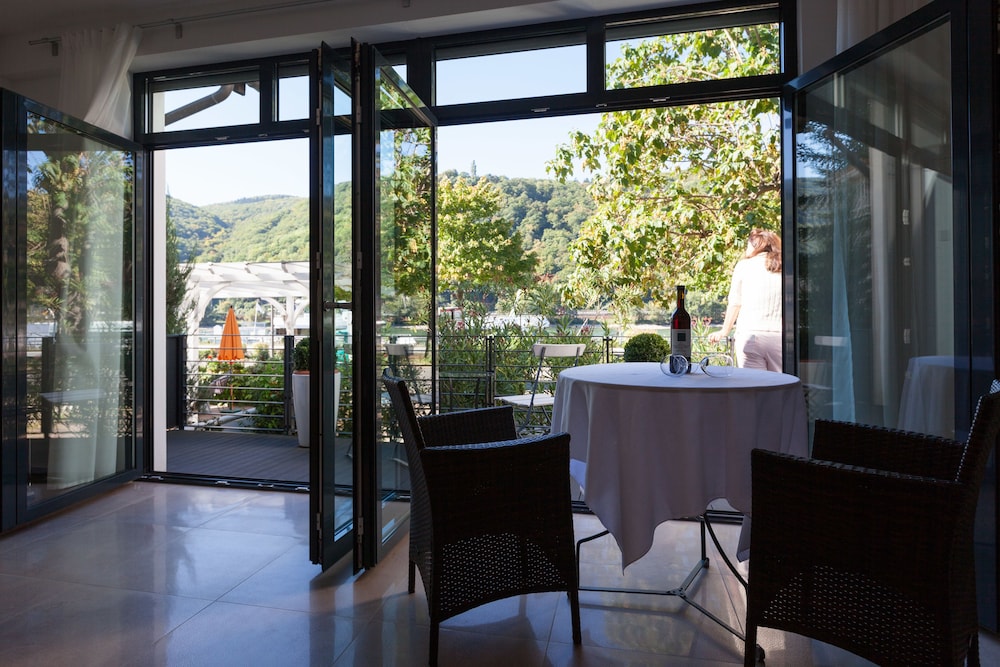 Suite, River View - Photo 1