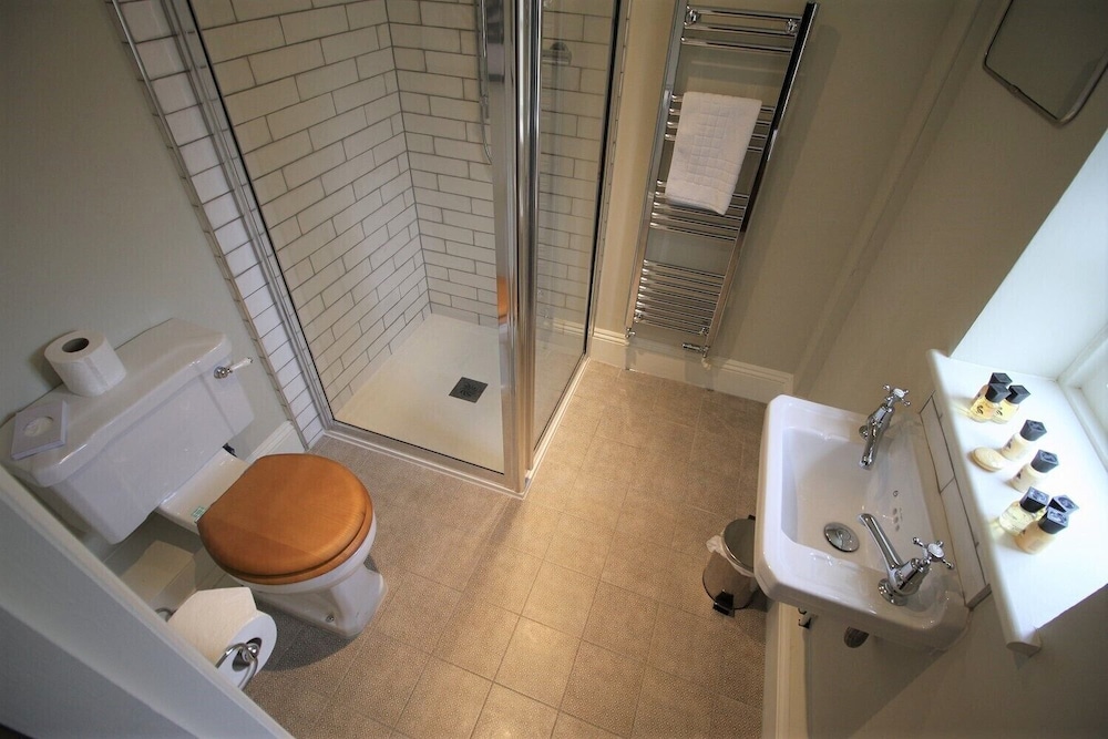 Standard Double or Twin Room, Ensuite photo 2