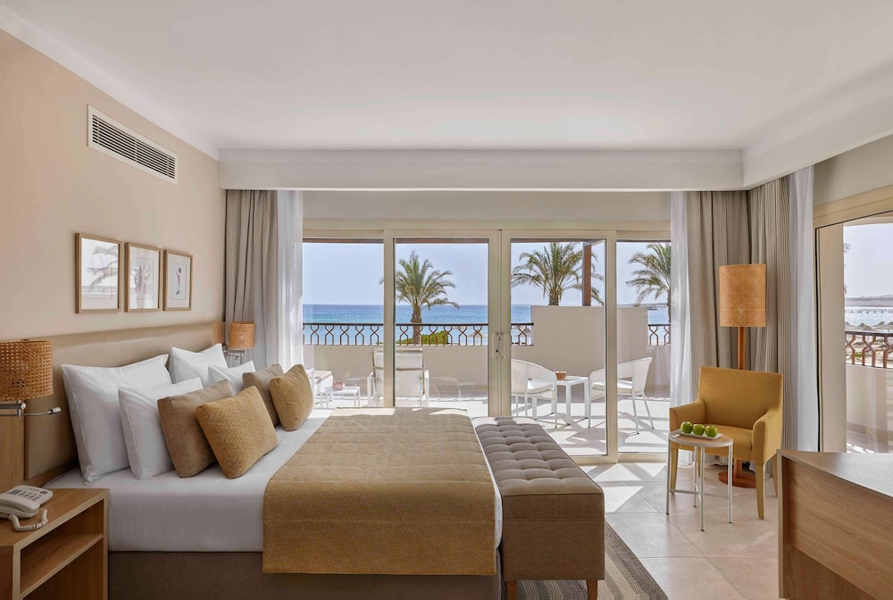 Junior Suite, 1 Queen Bed - Photo 1