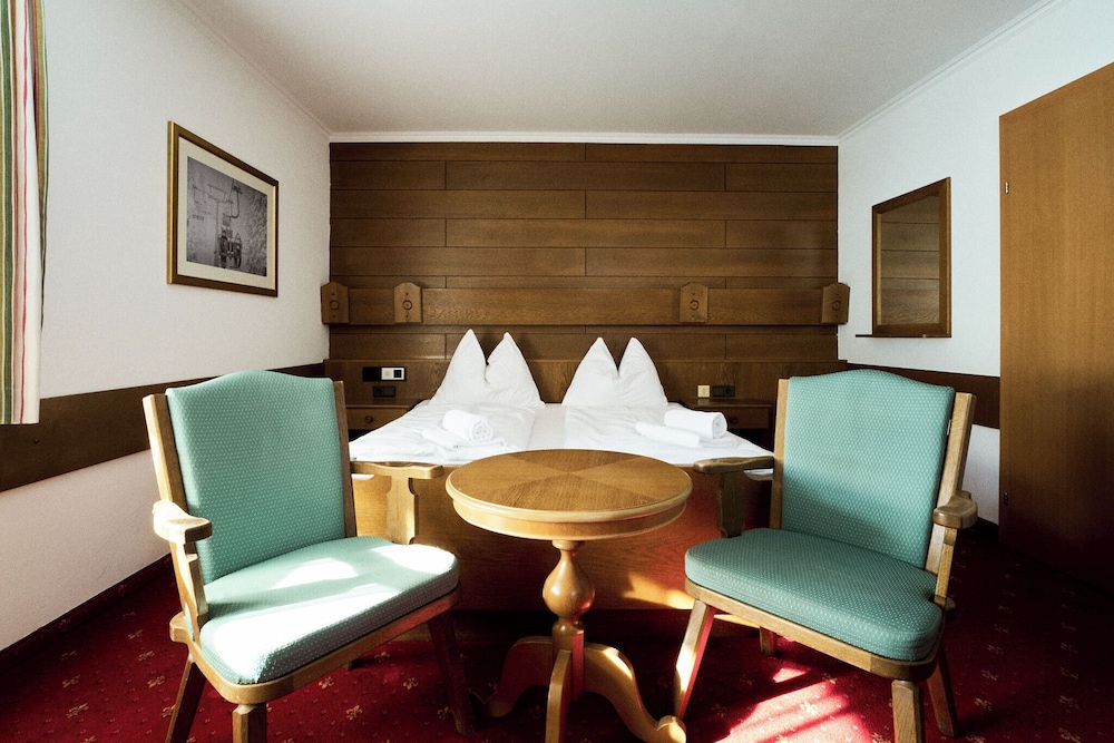 Economy Double Room, Balcony, Courtyard View