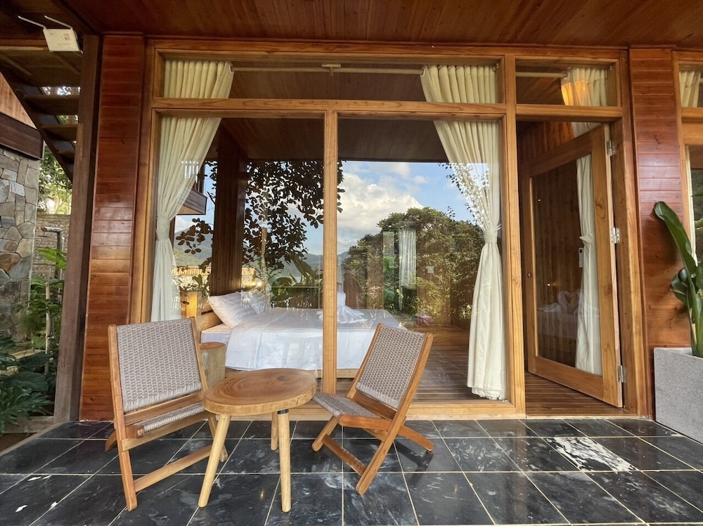 Deluxe Room, Balcony, Mountain View photo 3