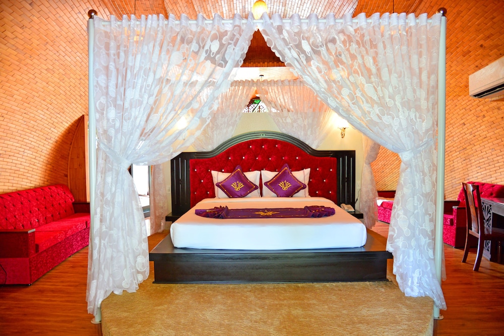 Double Bungalow With Garden & Pool View - Photo 7