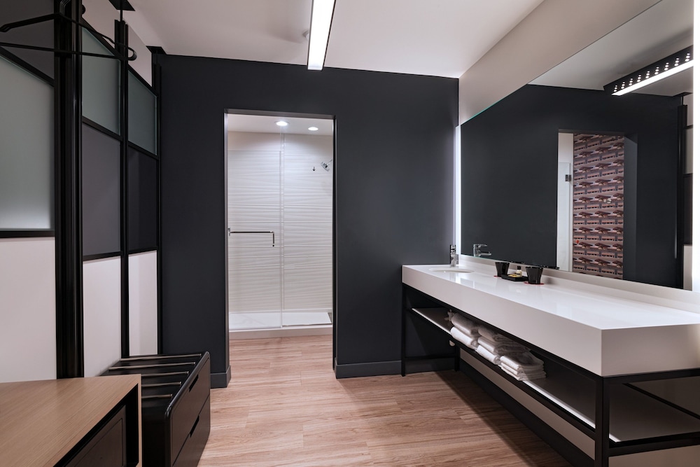 Loft, 2 Queen Beds - Photo 3