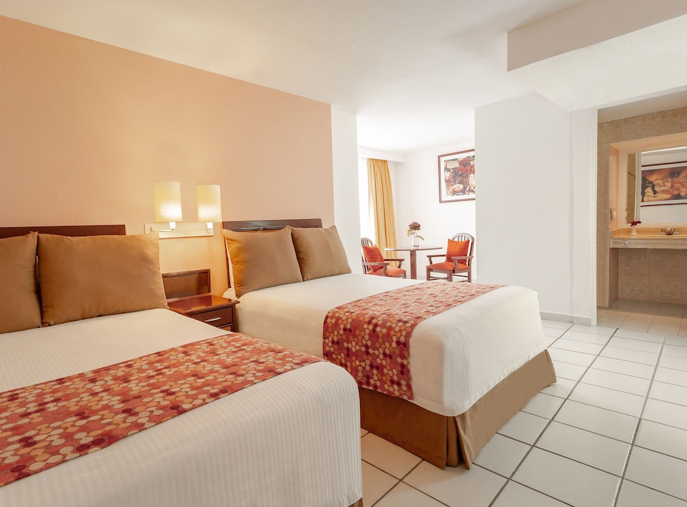 Junior Suite, 2 Double Beds - Photo 1