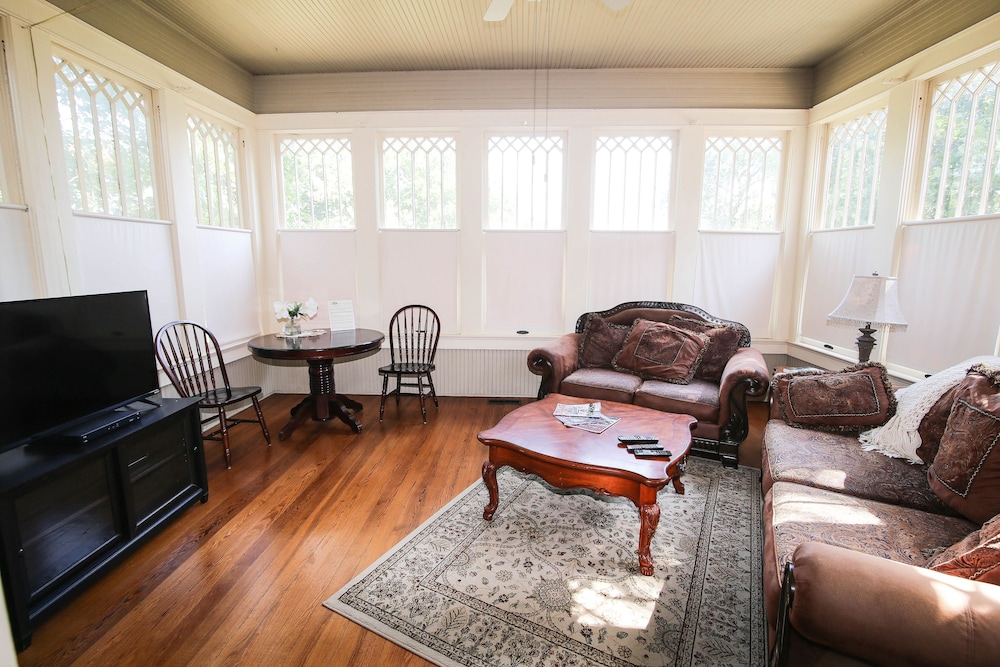 Superior Suite, Ensuite (Cogdell Suite First Floor) photo 2