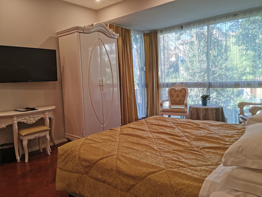 Apartment - Photo 2