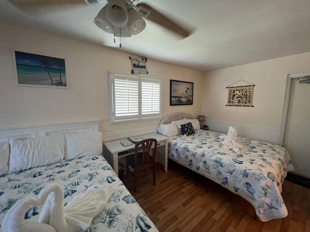 2 Bedroom Waterfront Pool Side!, 사진 9