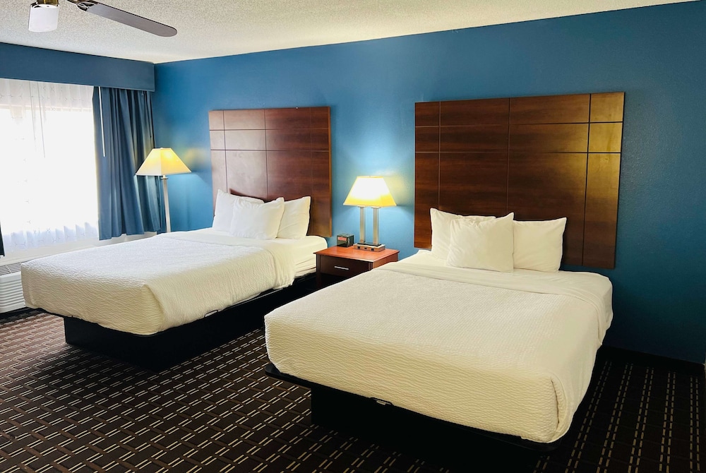Standard Room, 2 Queen Beds photo 1