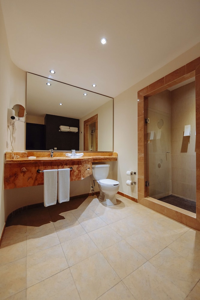 Luxury Room (Level Unlimited Xcaret Xperience - Basic Entrance) thumbnail 5