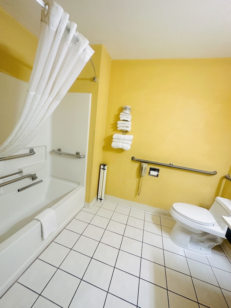 Room, Accessible - Photo 4