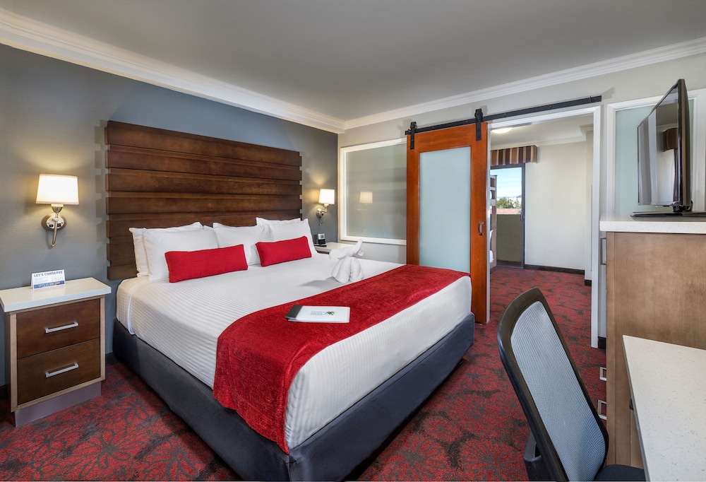 Suite, Multiple Beds