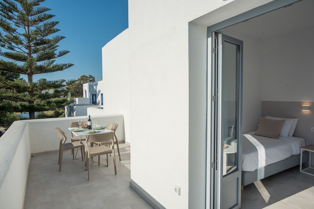 Superior Studio Suite (5 Adults)