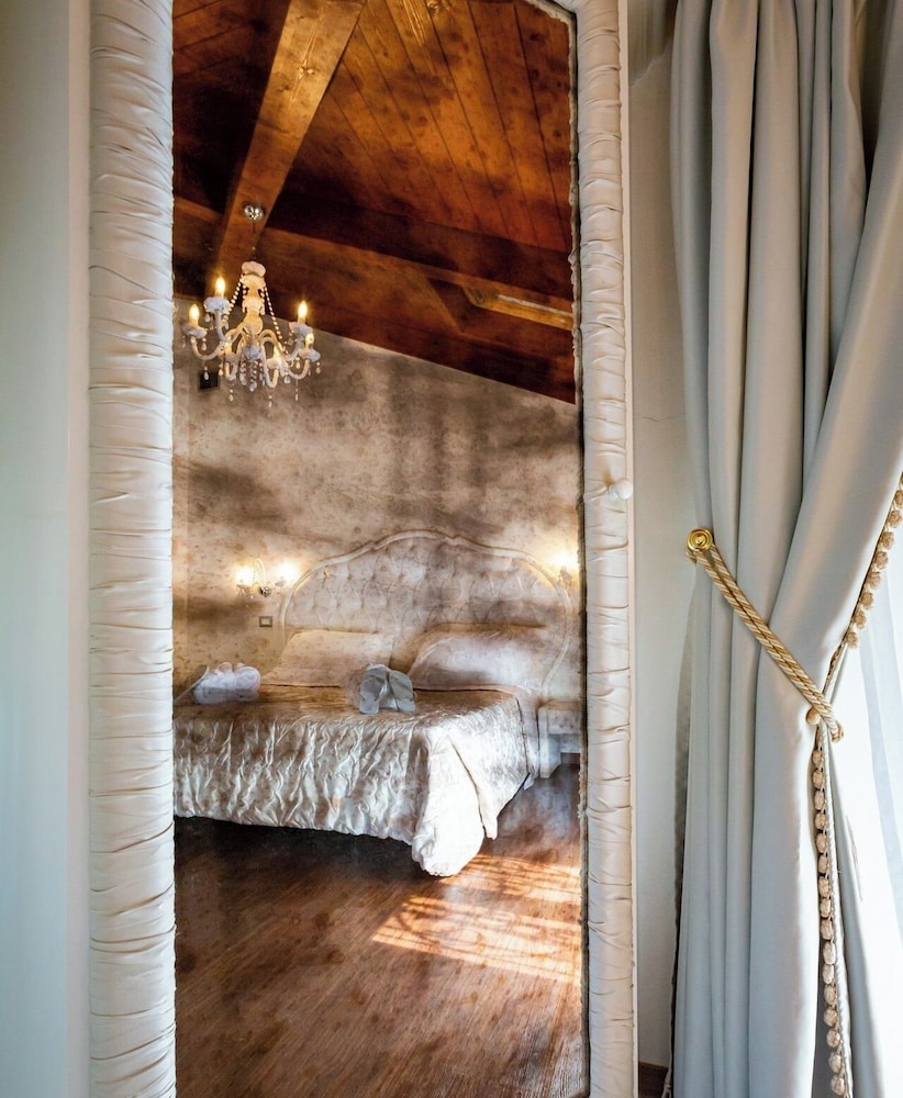 Studio Suite, 1 Double Bed, Hot Tub, Garden View photo 2