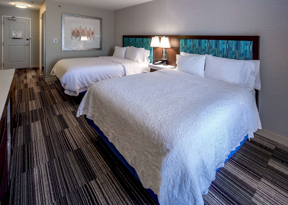 Room, 2 Queen And 1 Sofa Bed, Hearing Accessible - Photo 2