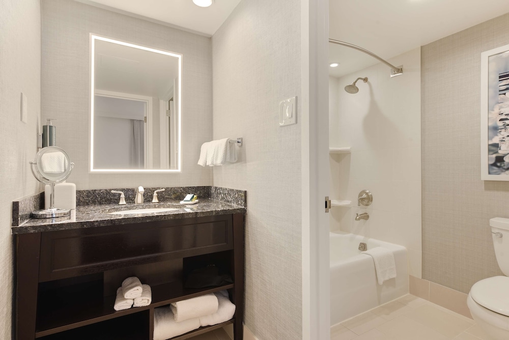 Room, 1 Queen Bed, Accessible (Hearing) - Photo 7