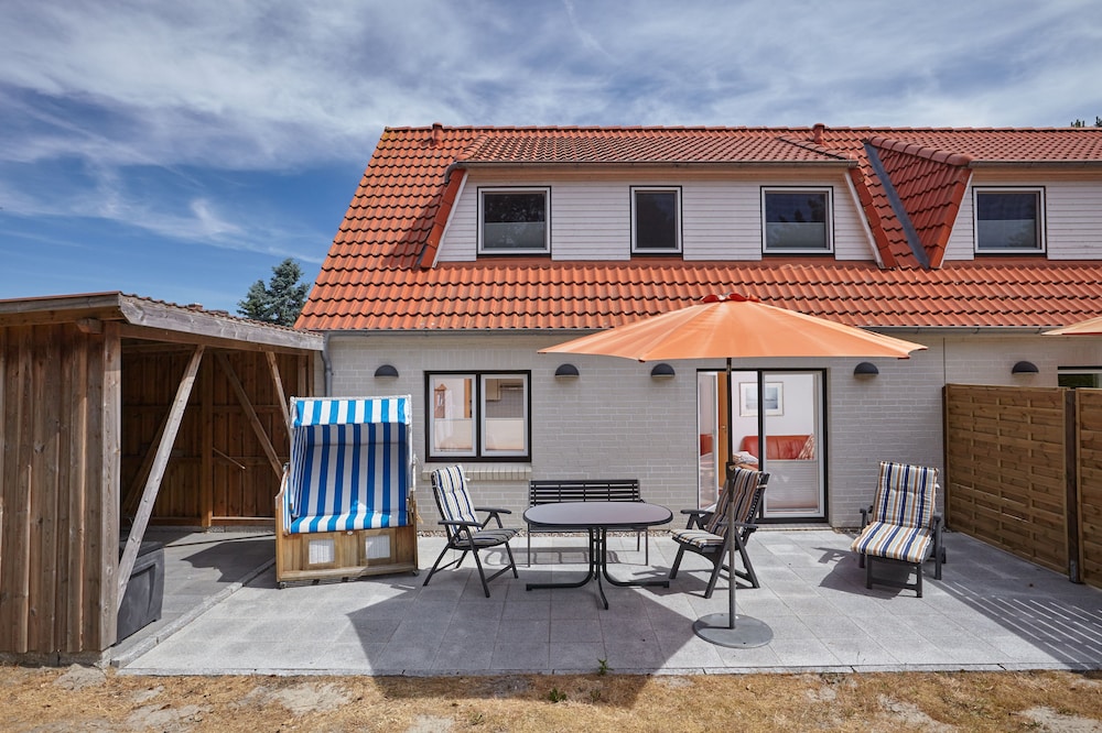 House (B) photo 1
