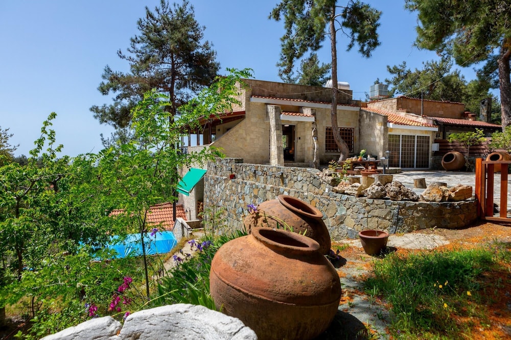 Villa photo 3