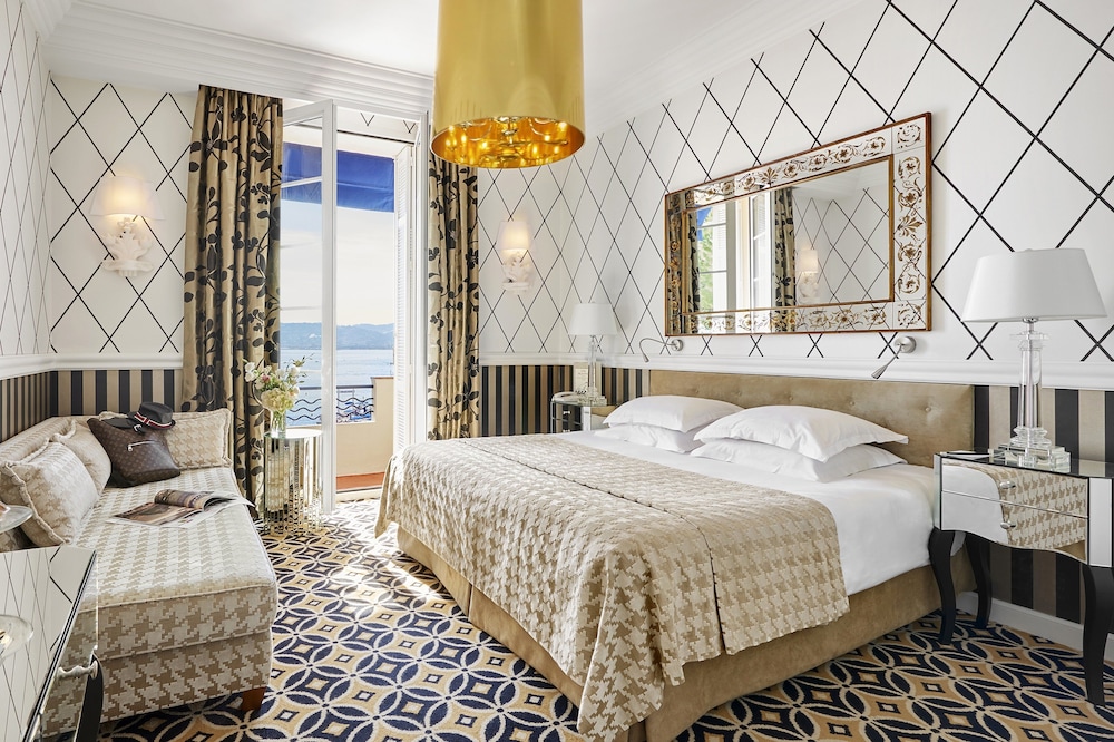 Room, Sea View