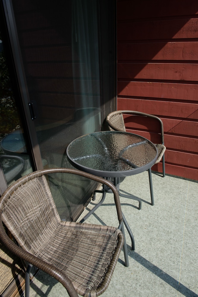 Waterfront Queen photo 1