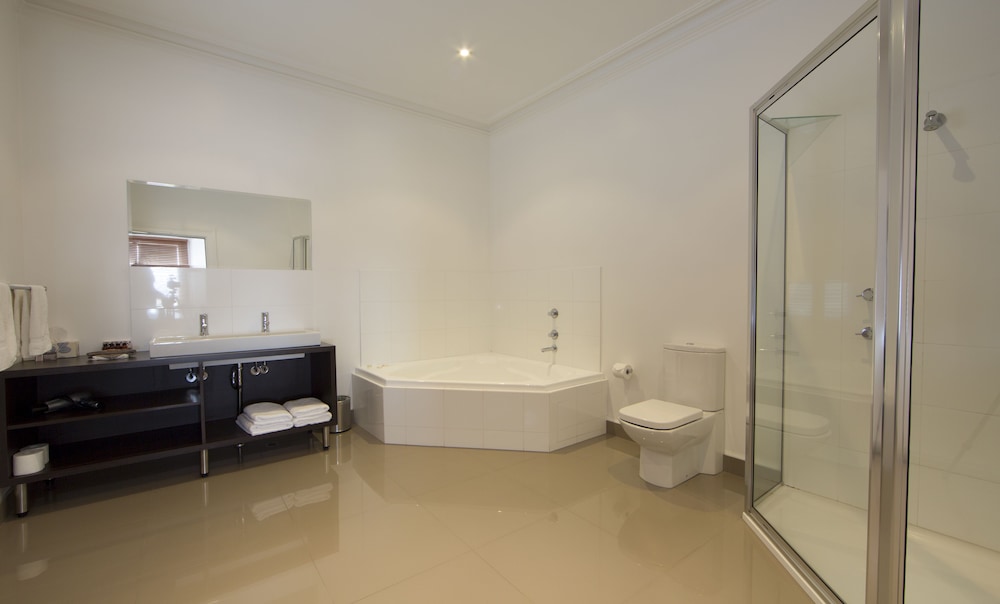 Deluxe Room, Non Smoking, Kitchenette (King Deluxe Suite) photo 2