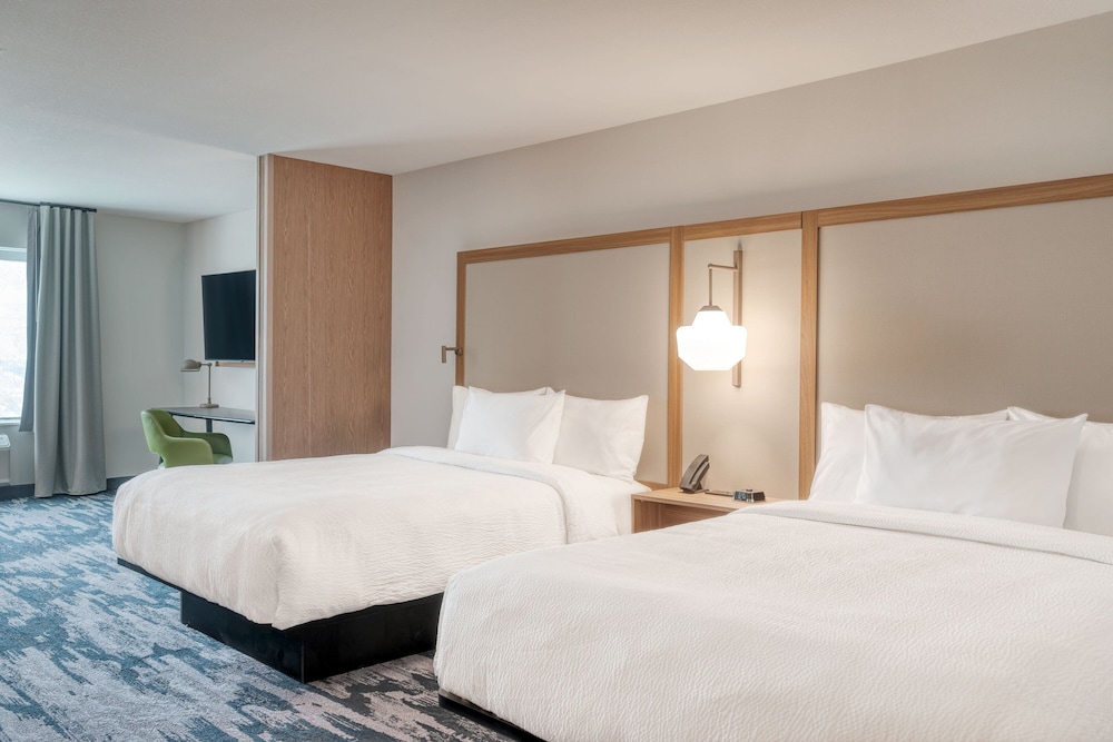 Room, Multiple Beds (Mobility/Hearing Accessible, Tub) photo 2